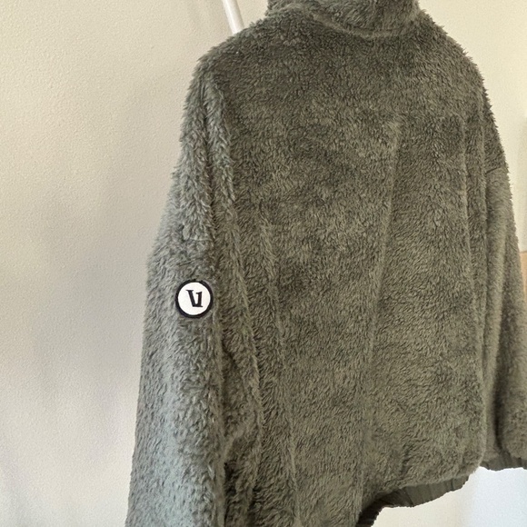 Vuori women's Cozy Sherpa Jacket Green Size Medium NWOT - Picture 12 of 14